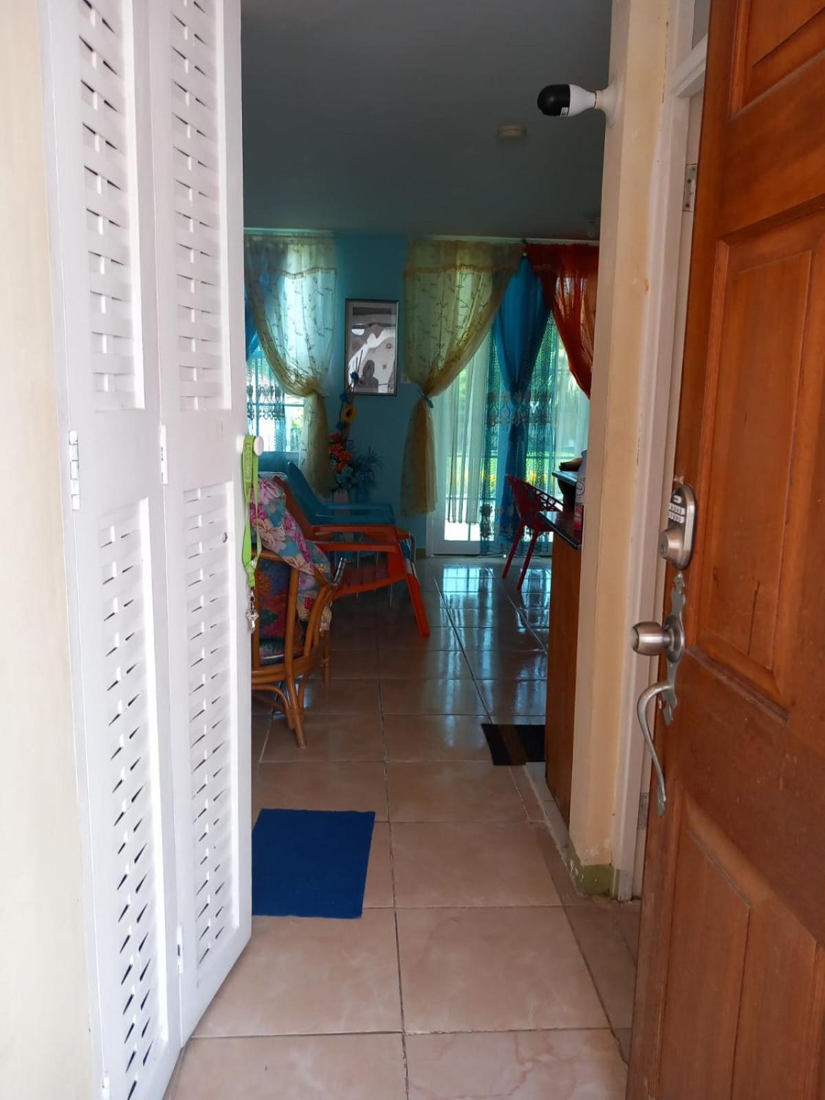Seacastle Deluxe Studio Montego Bay Exterior photo