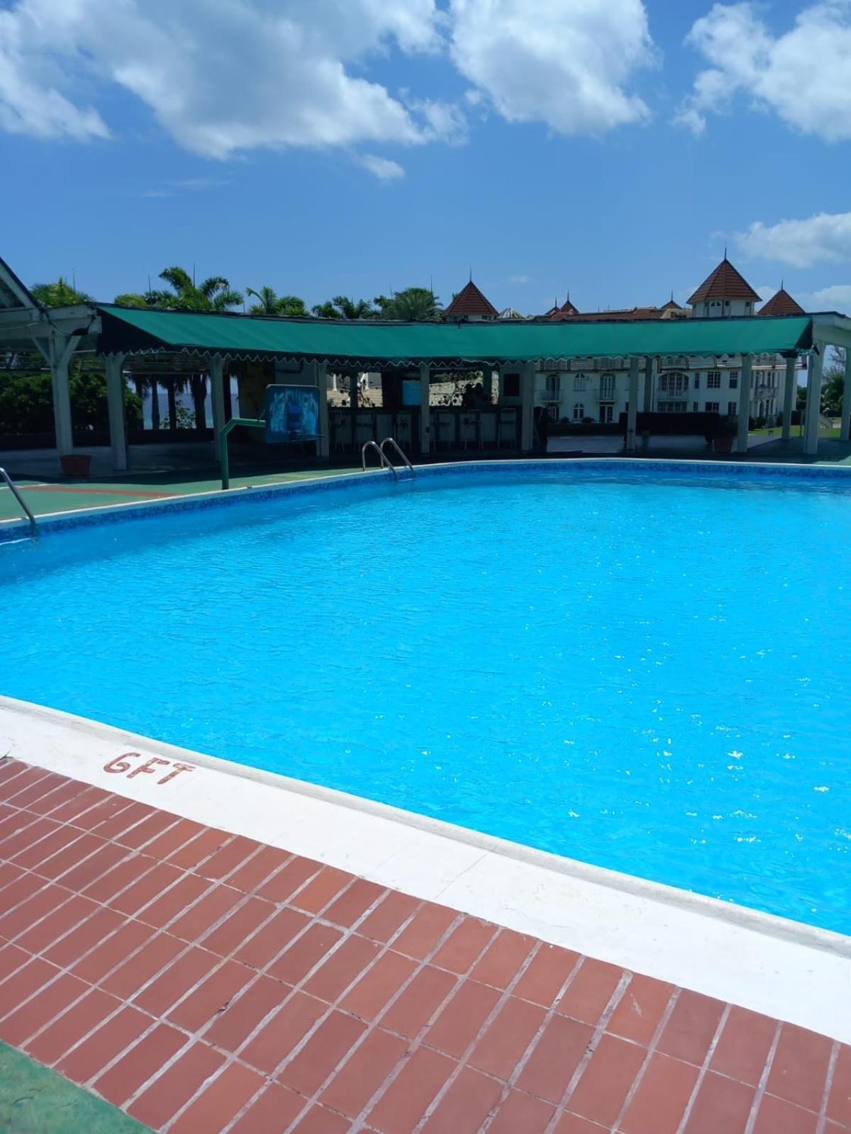 Seacastle Deluxe Studio Montego Bay Exterior photo