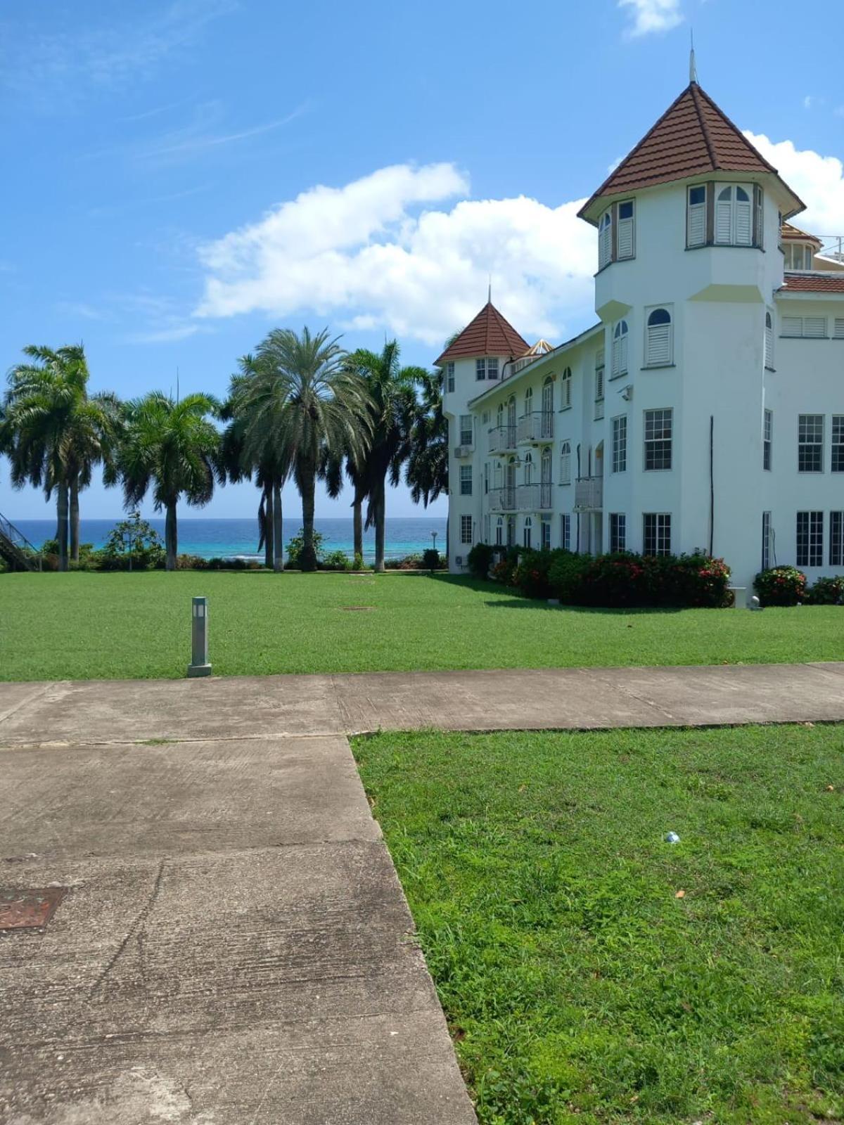 Seacastle Deluxe Studio Montego Bay Exterior photo