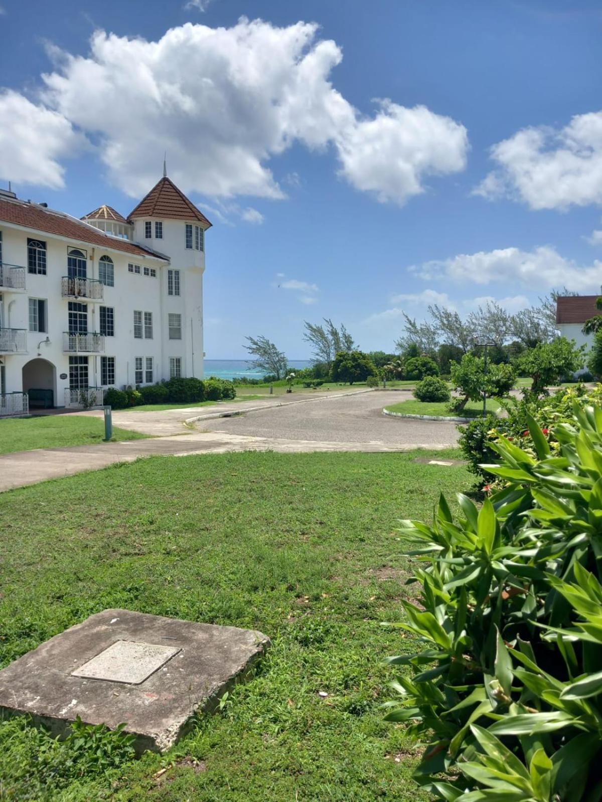 Seacastle Deluxe Studio Montego Bay Exterior photo