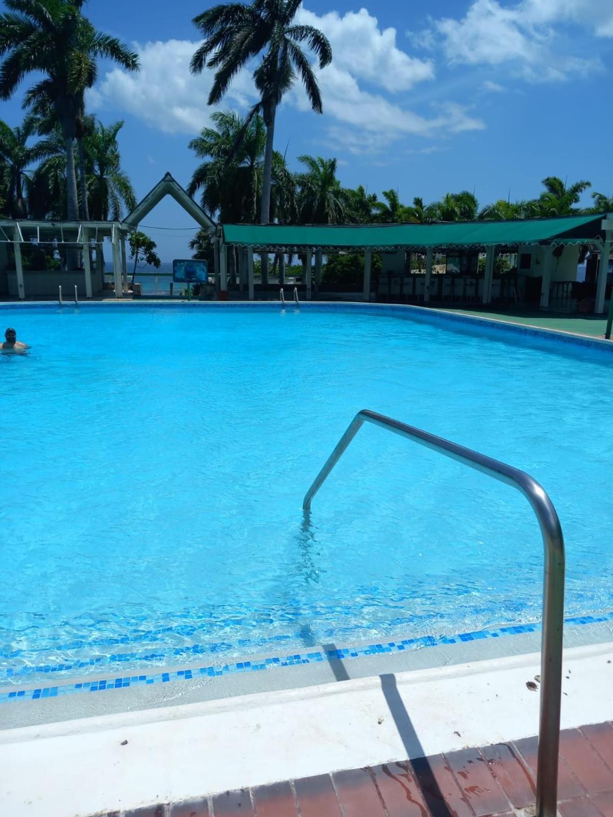 Seacastle Deluxe Studio Montego Bay Exterior photo